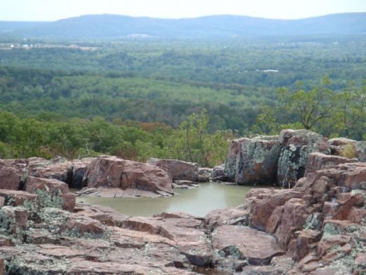 The Hiking Trail Hiding In Missouri That Will Transport You To Another World