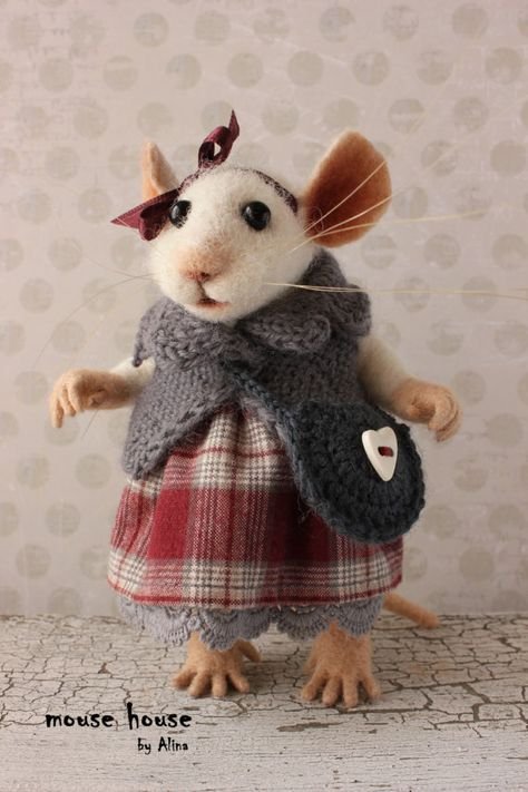 Mouse with Bag, Collectible Figurine, Dressed Mouse, Soft Sculpture, Needle Felted Animal, Cute Felt, Eco Toy, Art Doll