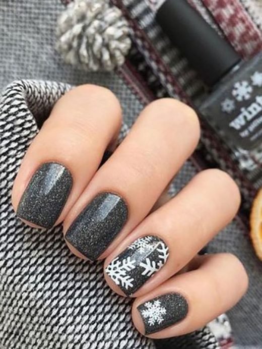 25 Beautiful Winter Nail Art Designs that will Melt Your Heart