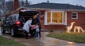 Santa Travels At 3,000 Times The Speed Of Sound, But You Can Track Him With OnStar | Carscoops
