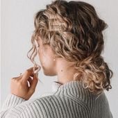 17 Beautiful Ways to Style Blonde Curly Hair