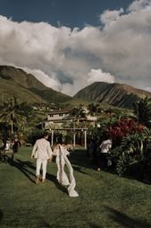 Colorful Eco-Friendly Maui Wedding at Punakea Palms | Junebug Weddings