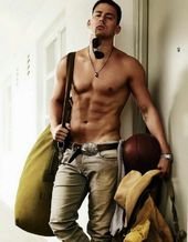 Top 10 Hottest Male Celebrities – Top Inspired
