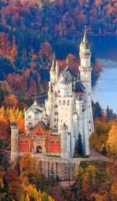Top travel destinations in europe – Neuschwanstein Castle in Allgau, Bavaria, Ge…