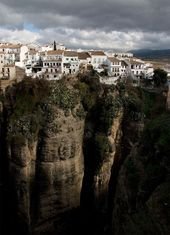 5 Amazing Towns on Perilous Cliff Sides