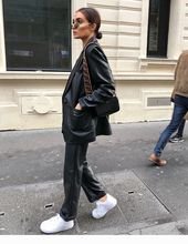 Outfits de invierno con tenis blancos