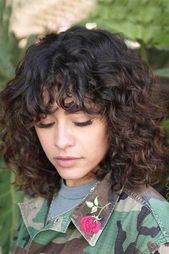 Styling Shoulder Length Layered Hair | LoveHairStyles.com