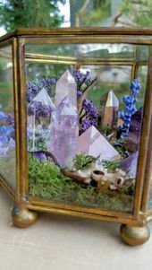 31 Decorating Ideas with Crystals and Stones to Add a Touch of Glamour