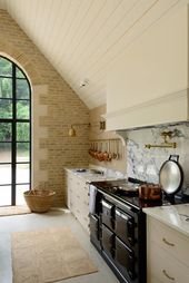 Be Smitten by a Classic English Cotswold Kitchen! – Hello Lovely