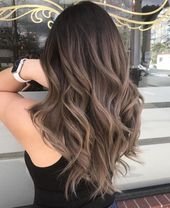 Ash Brown Hair : le balayage pour brunes ultra-tendance qui nous fait de l’oeil cet hiver…
