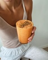 Healthy Breakfast Smoothies and Our Top Smoothie Tips