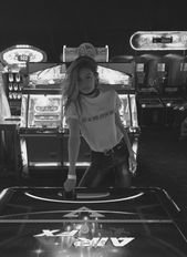 Gigi Hadid Wears Her Love For Zayn Malik on Her Tee