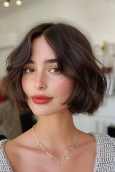 50 Gorgeous Short Wavy Haircuts Trending in 2025