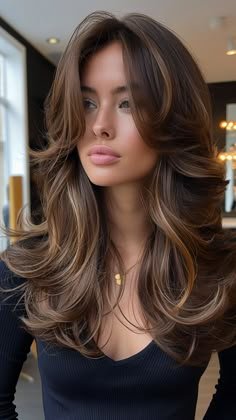 22 Hairstyles Featuring Stunning Curtain Bangs