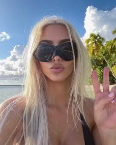 Photos from Kim Kardashian and Pete Davidson’s Tahiti Vacation – E! Online